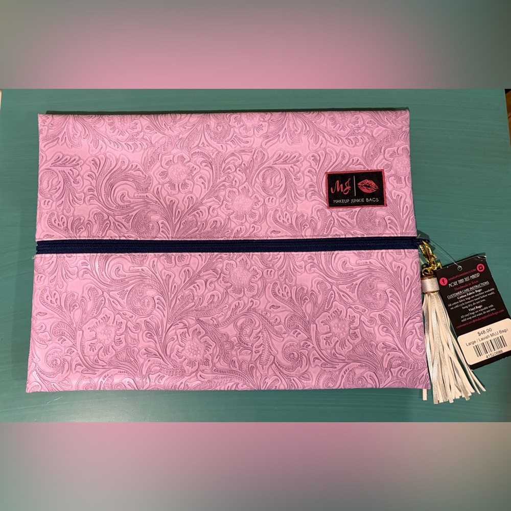NWT Makeup Junkie Large Lavish MUJ Bag